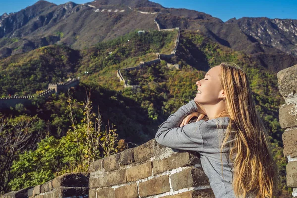Happy cheerful joyful tourist woman at Great Wall of China having fun on travel smiling laughing and dancing during vacation trip in Asia. Girl visiting and sightseeing Chinese destination — Stock Photo, Image