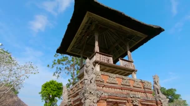 Slowmotion steadicam shot of a young woman and her little son visiting the Taman Ayun royal palace on the Bali island — Stock Video
