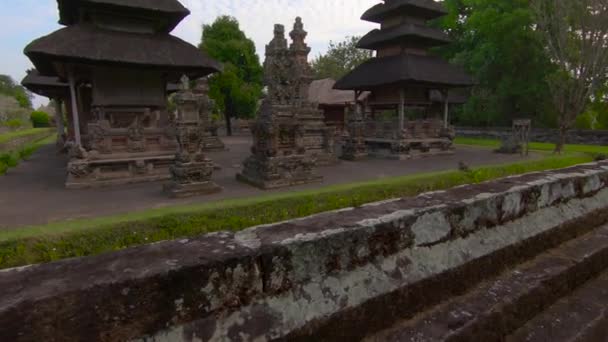 Genç Bir Kadın Küçük Oğlu Bali Adası Taman Ayun Kraliyet — Stok video