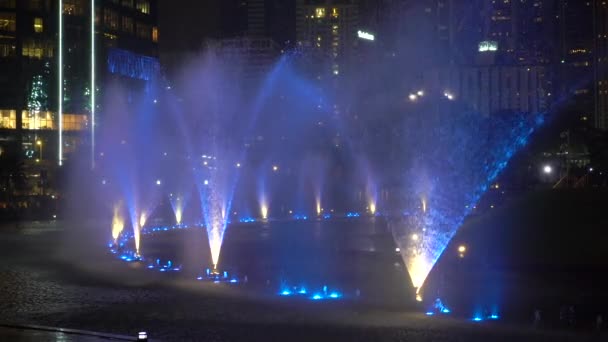 马来西亚吉隆坡 2018年10月30日 一个五颜六色的音乐舞蹈喷泉的超级慢镜头 — 图库视频影像