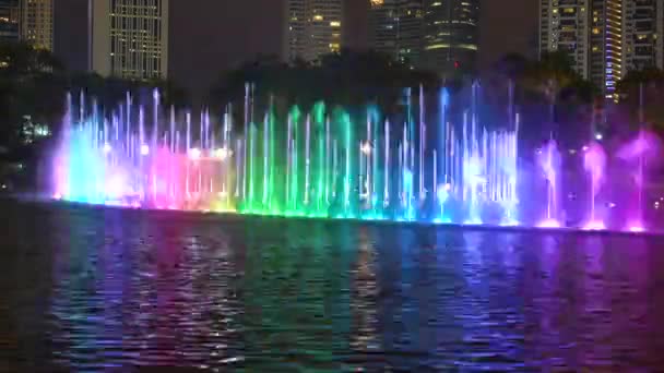 Timelapse di una colorata fontana musicale da ballo — Video Stock