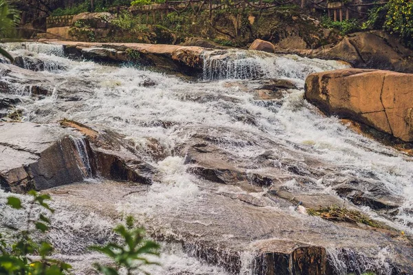 Красиві Camly водоспад в Da Lat міста — стокове фото