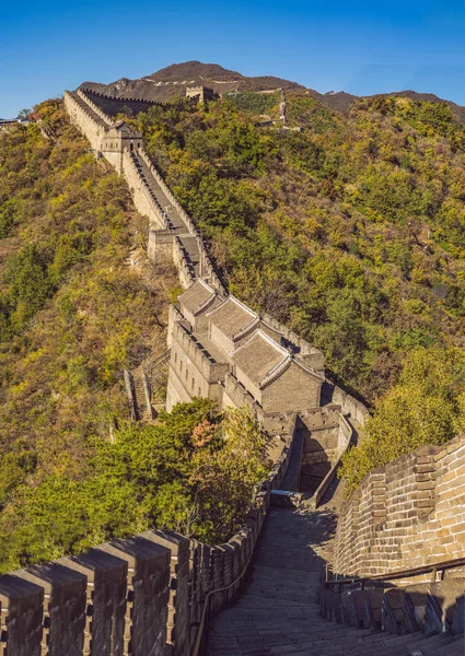 The Great Wall of China. Great Wall of China is a series of fortifications made of stone, brick — Stock Photo, Image