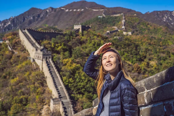 Happy cheerful joyful tourist woman at Great Wall of China having fun on travel smiling laughing and dancing during vacation trip in Asia. Girl visiting and sightseeing Chinese destination — Stock Photo, Image