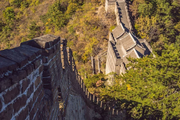 The Great Wall of China. Great Wall of China is a series of fortifications made of stone, brick — Stock Photo, Image