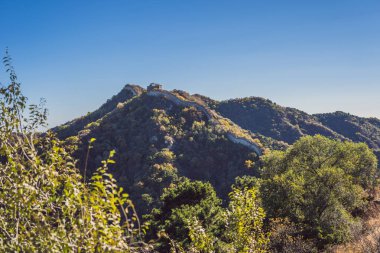 Çin Seddi. Çin Seddi, taştan, tuğladan yapılmış bir dizi tahkimattır.