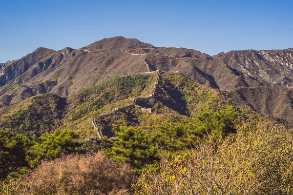 Çin Seddi. Çin Seddi, taştan, tuğladan yapılmış bir dizi tahkimattır.