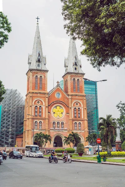 7 lutego 2018, Ho Chi Minh, Wietnam: Notre dame de Saigon katedry, budować w 1883 w Ho Chi Minh, Wietnam — Zdjęcie stockowe