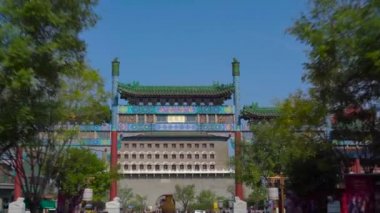 Beijing, Çin: 29 Ekim 2018: Quinmen Main Street alışveriş merkezi. Yasak Şehir Pekin merkezi. Chinas merkezi sermaye sokak yürüyüş