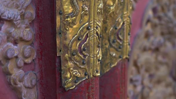 Closeup shot of the ancient doors in an inner part of the Forbidden city - ancient palace of Chinas emperor — Stock Video