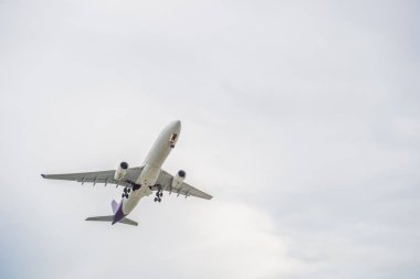 Uçak kalktıktan veya açılış gökyüzünde