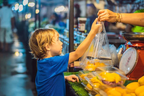 Young boy tourist on Walking street Asian food market — Stock Photo, Image