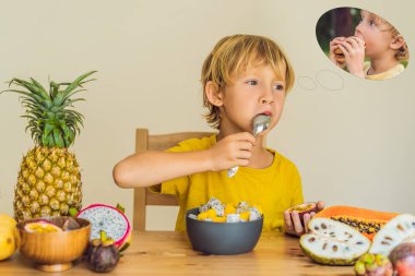 Çocuk meyve ama hayal hakkında hamburger yiyor. Çocuklar için zararlı ve sağlıklı gıda. Sağlıklı beslenme çocuk snack. Vejetaryen beslenme çocuklar için. Çocuklar için vitaminler. Abur cubur kavramı