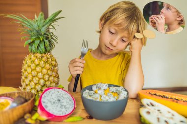 Çocuk meyve ama hayal hakkında hamburger yiyor. Çocuklar için zararlı ve sağlıklı gıda. Sağlıklı beslenme çocuk snack. Vejetaryen beslenme çocuklar için. Çocuklar için vitaminler. Abur cubur kavramı