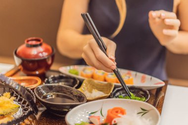 Bir Japon Gıda Restoran Japon yemek yeme kadın
