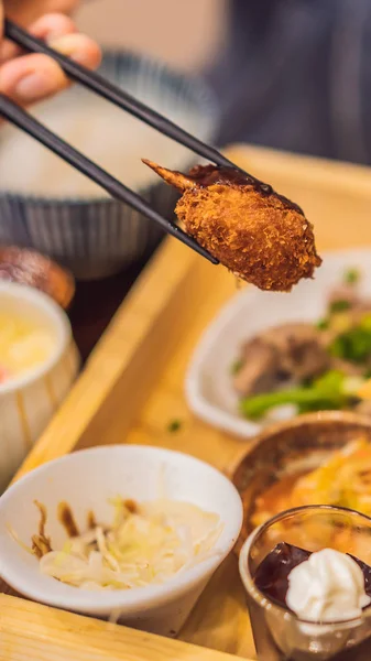 Japán bento készlet. Élelmiszer: egy japán étterem vízszintes szövegformátum Instagram mobil történet vagy történetek méretét. Mobil háttérkép — Stock Fotó