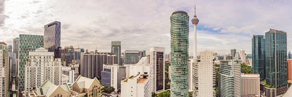 クアラルンプール、マレーシアのバナー、長い形式の高層ビル群の眺め — ストック写真