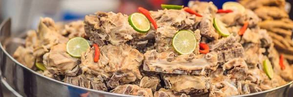 Street food seller selling seafood in the night market. Street food is ready-to-eat food or drinks sold by a hawker BANNER, LONG FORMAT — Stock Photo, Image