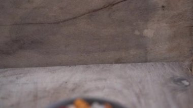 Papaya, ejderha meyve, granola, kurutulmuş kiraz ve kabak çekirdeği ile bir smoothie kase Closeup çekim. Sağlıklı kahvaltı konsepti