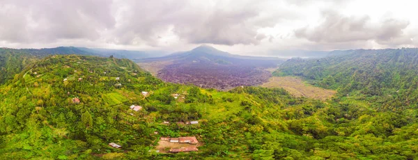 Bellissimo vulcano Batur, vista dal drone, panorama — Foto Stock