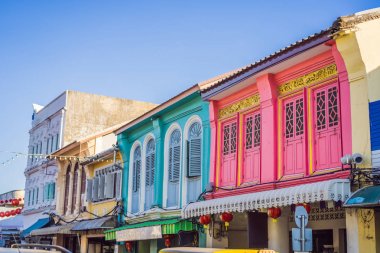 Portekizce stil Romani Phuket Town sokakta. Chinatown veya eski şehir olarak da bilinir