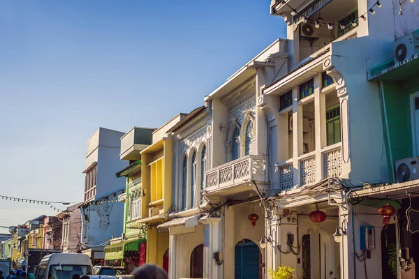 Portekizce stil Romani Phuket Town sokakta. Chinatown veya eski şehir olarak da bilinir