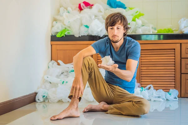 The man used too many plastic bags that they filled up the entire kitchen. Zero waste concept. The concept of World Environment Day — Stock Photo, Image