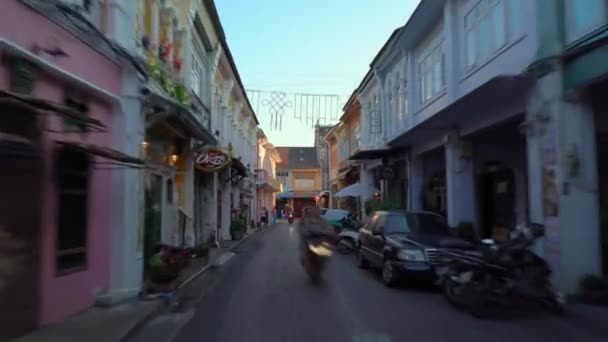 Hyperlapse-Aufnahme historischer Gebäude in einem alten Teil der Stadt Phuket, Insel Phuket, Thailand. Anreise nach Thailand. — Stockvideo