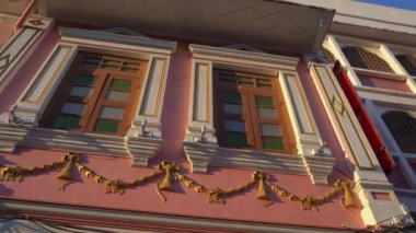 Phuket şehir, Phuket Adası, Tayland eski bir bölümünde tarihi binaların Steadicam vurdu. Seyahat Tayland konsepti.