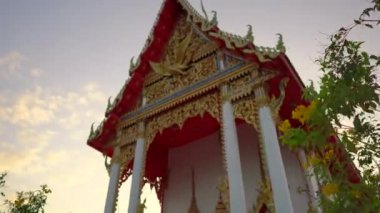 Phuket Adası, Tayland Wat Srisoonthorn tapınak Steadicam vurdu. Seyahat Tayland konsepti