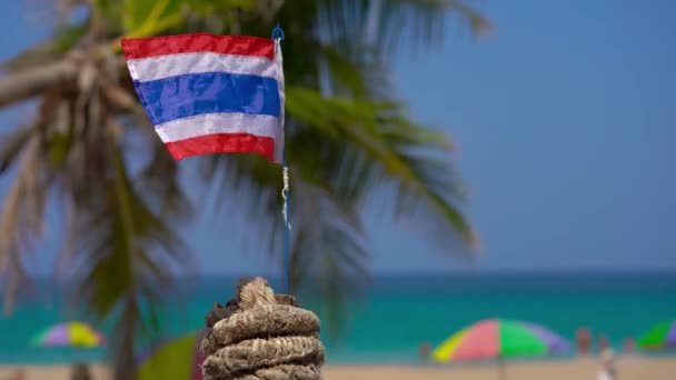 Closeup shot of a national flag of Thailand on a beautiful beach. Tropical vacation concept. Travel to thailand concept — Stock Video