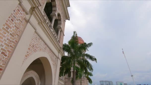 Steadicam schot van de Sultan Abdul Samad gebouw in Kuala Lumpur Vity, Maleisië — Stockvideo