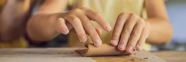 Mother and son doing ceramic pot in pottery workshop BANNER, LONG FORMAT — Stock Photo, Image