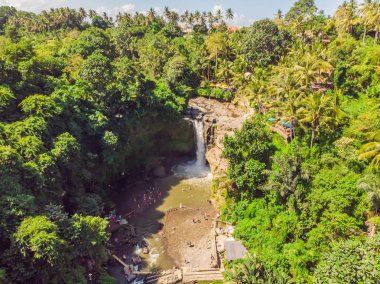 Ubud yakınlarındaki Tegenungan Şelalesi, Bali, Endonezya. Tegenungan Şelalebali, Endonezya ziyaret turistler için popüler bir yerdir