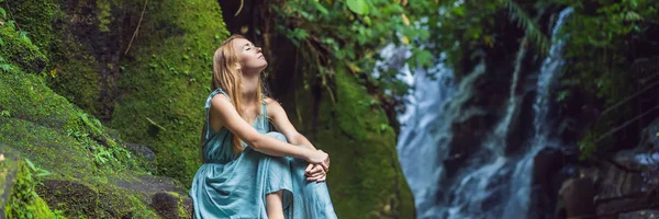 Woman traveler on a waterfall background. Ecotourism concept BANNER, LONG FORMAT — Stock Photo, Image