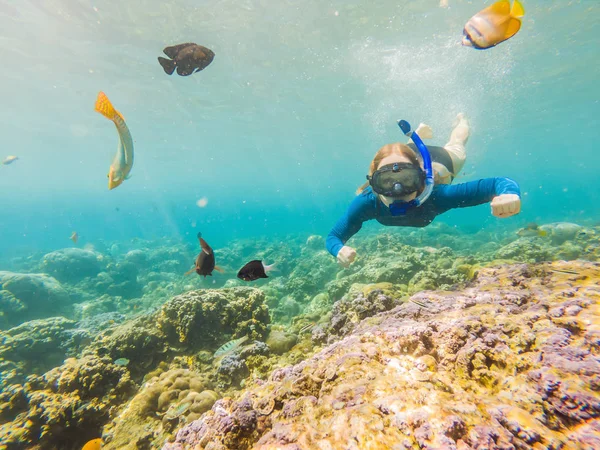 Happy woman in snorkeling mask dive underwater with tropical fishes in coral reef sea pool. Travel lifestyle, water sport outdoor adventure, swimming lessons on summer beach holiday — Stock Photo, Image