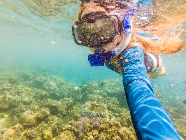 Happy woman in snorkeling mask dive underwater with tropical fishes in coral reef sea pool. Travel lifestyle, water sport outdoor adventure, swimming lessons on summer beach holiday — Stock Photo, Image