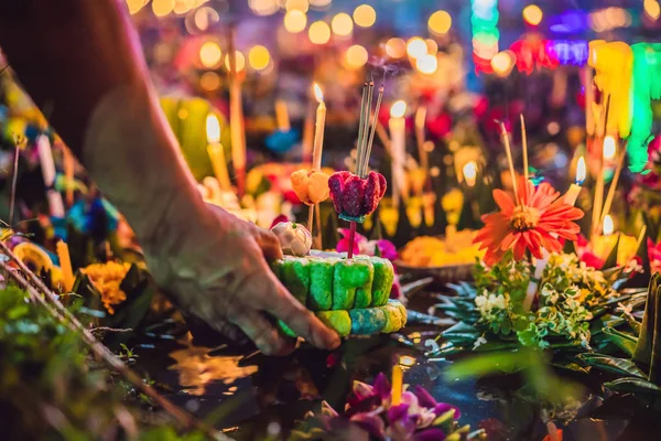 Loy Krathong festival, People buy flowers and candle to light and float on water to celebrate the Loy Krathong festival in Thailand — Stock Photo, Image