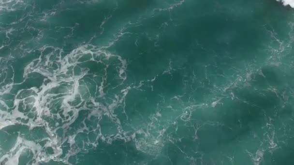 Aerial view of a beautiful ocean wave — Stock Video