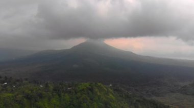 Bali adasında Batur yanardağı havadan çekim, Endonezya