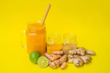 Jamu iç. Bali Endonezya geleneksel içki