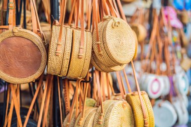Tipik Hediyelik eşya ve el sanatları Bali ünlü Ubud Market