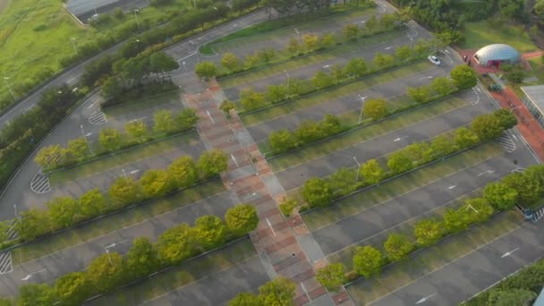 Fotografia aérea de um estacionamento ecológico vazio — Vídeo de Stock