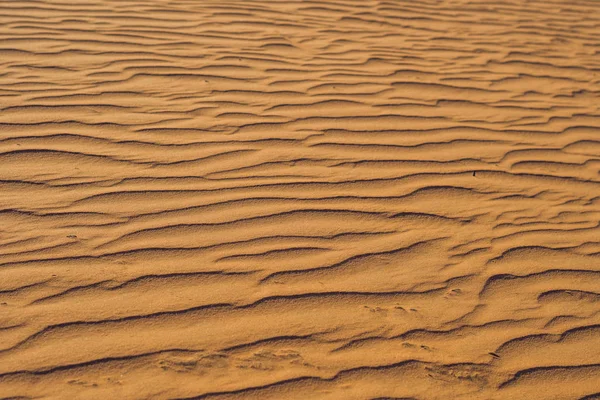 Areia com ondas no deserto vermelho — Fotografia de Stock