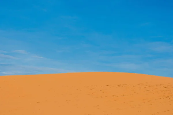 De rode woestijn in Vietnam bij dageraad. Ziet eruit als koude woestijn op Mars — Stockfoto