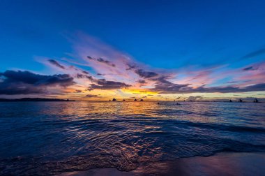Boracay Adası denize günbatımı