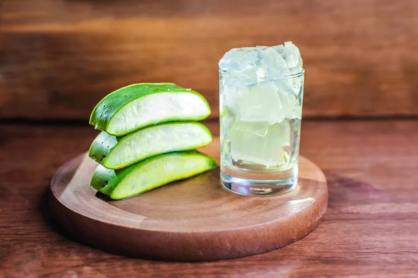 Aloe Vera gel och aloe Leaf cut bitar — Stockfoto