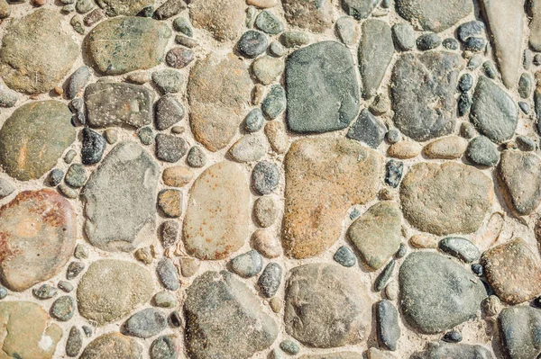 Тротуарні блоки з круглих каменів і бетонної доріжки . — стокове фото