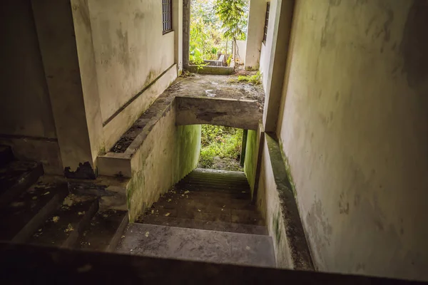 Abandoned and mysterious hotel in Bedugul. Indonesia, Bali Island — Stock Photo, Image