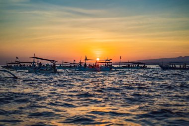 Endonezya, Bali 'de sabah güneşi. Geleneksel balıkçı tekneleri Bali, Endonezya Bali, Endonezya, 17 Ağustos 2019